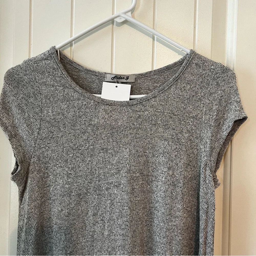 Aiden Y NWT Heather Gray Knit T-Shirt Shark-bite Hem Cap Sleeves Stretchy Comfy - Picture 4 of 11